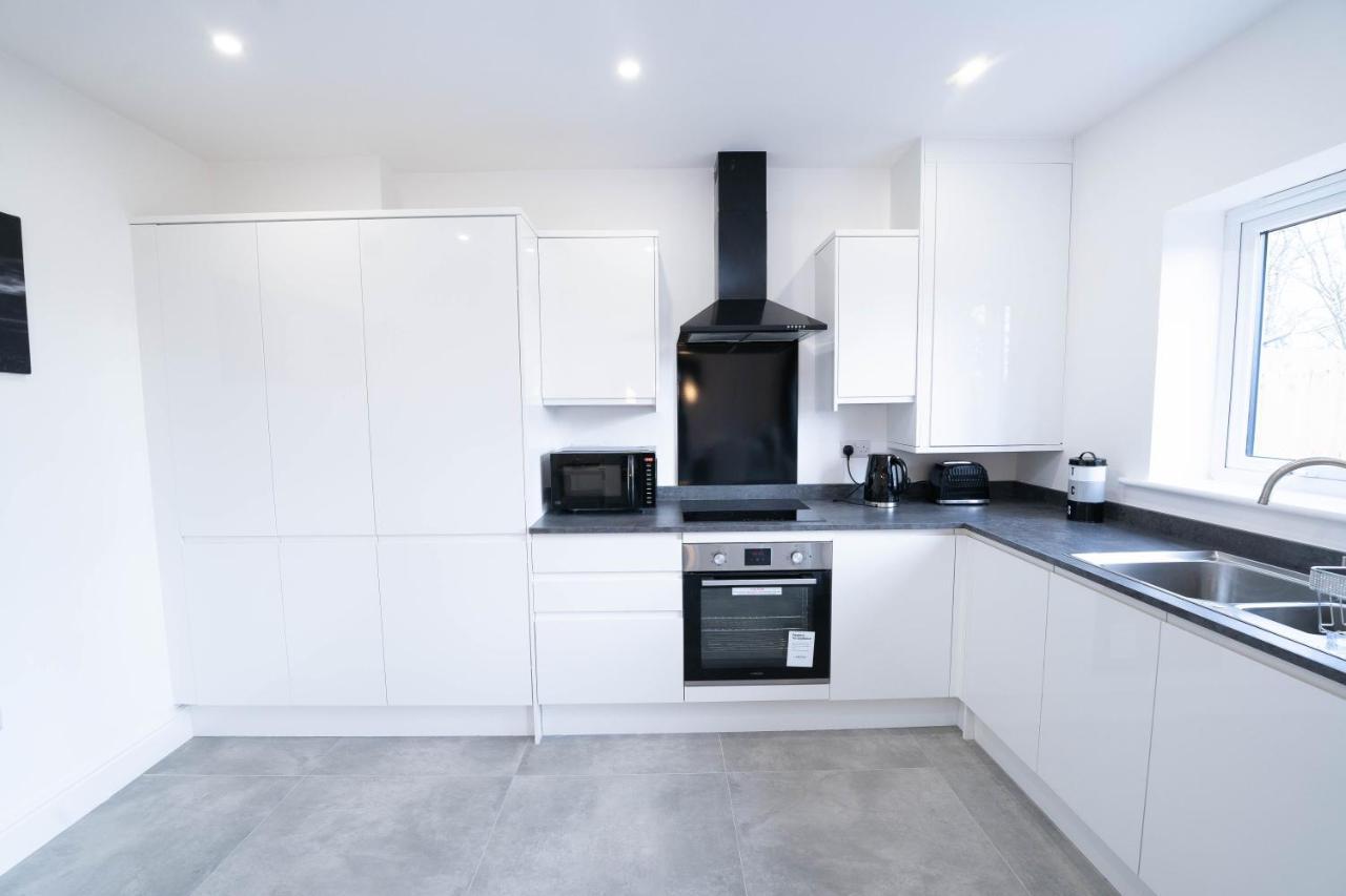 Entire Modern Home With Private Parking For 6/8 Persons Worksop Exterior foto