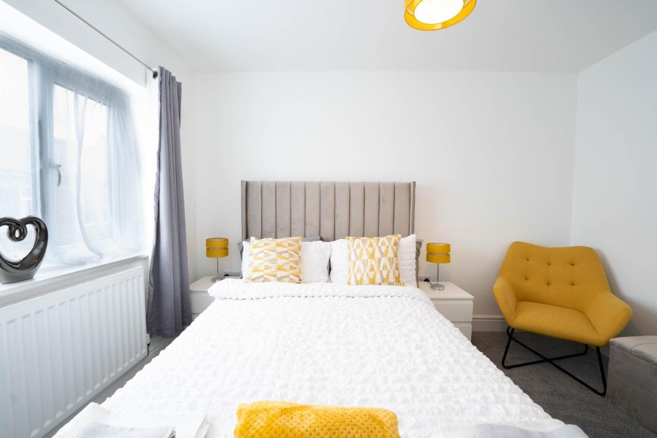 Entire Modern Home With Private Parking For 6/8 Persons Worksop Exterior foto