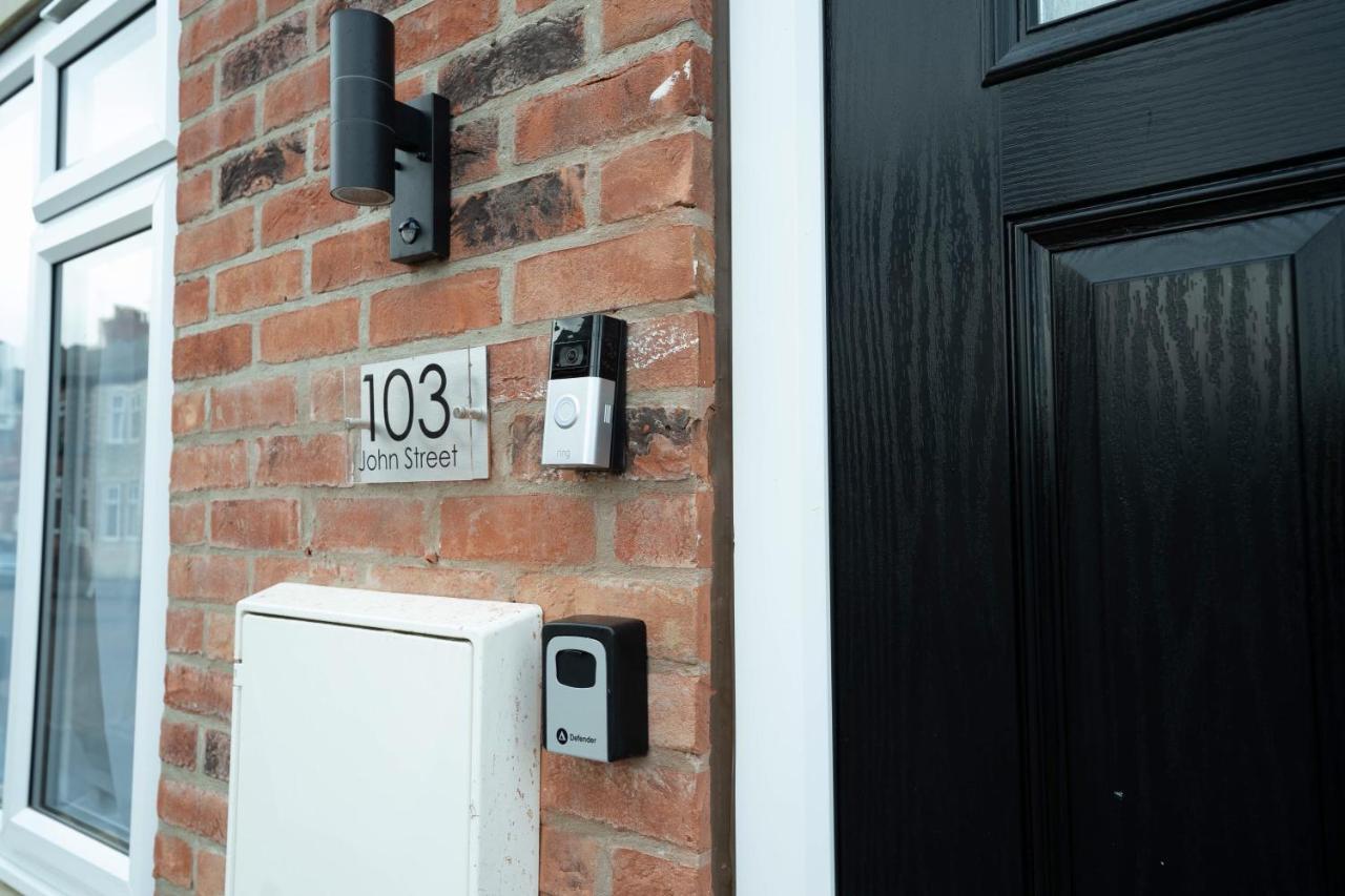 Entire Modern Home With Private Parking For 6/8 Persons Worksop Exterior foto